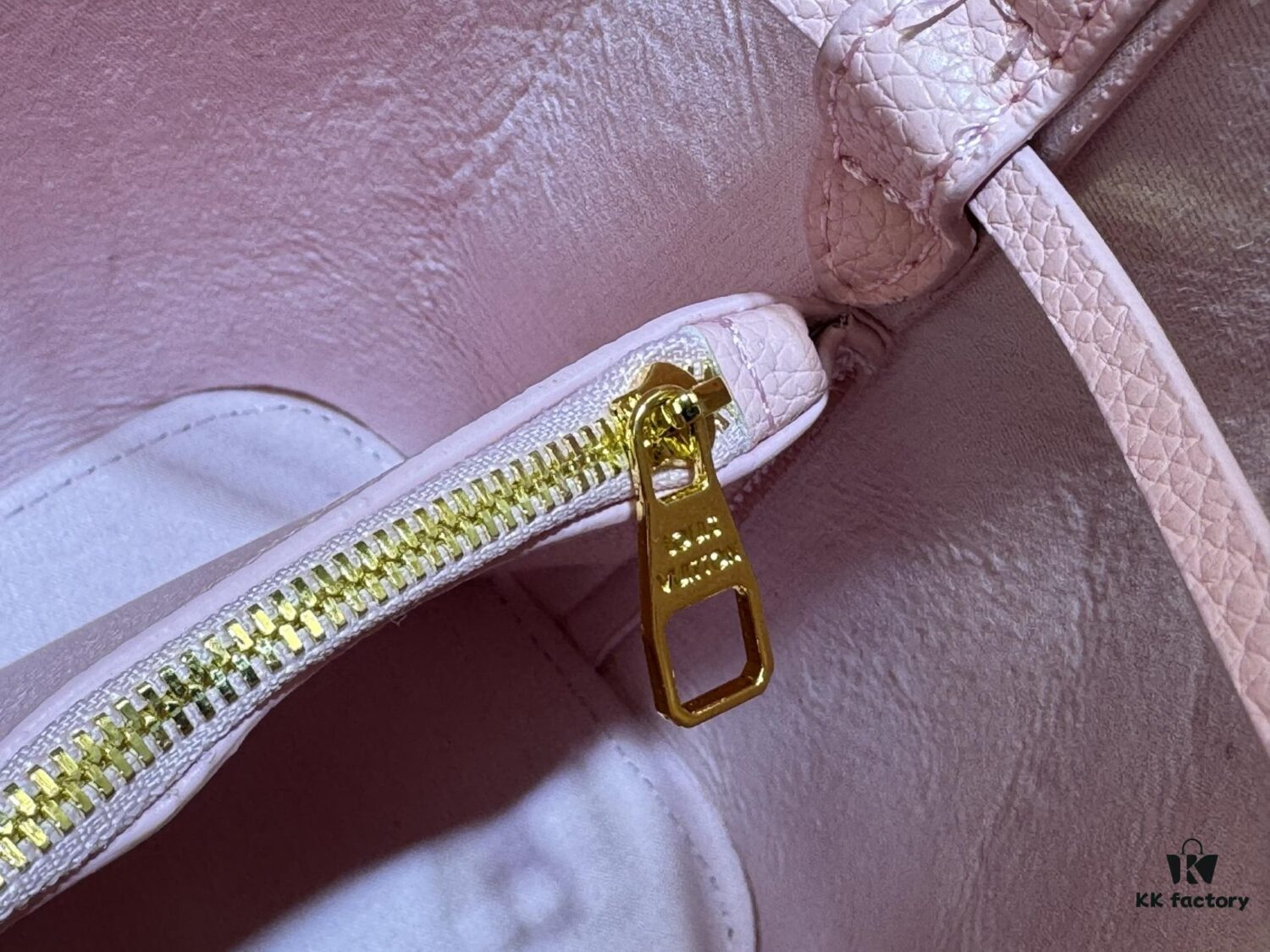 M13676 M44021 NeoNoe BB Bucket Bag from Louis Vuitton × Takashi Murakami Reissue Collection