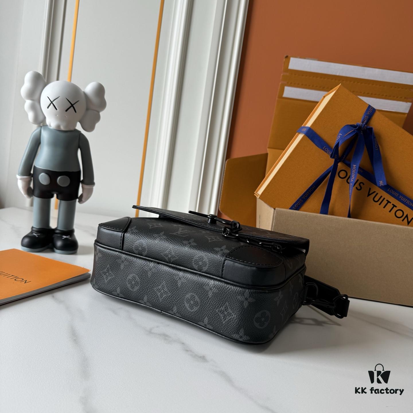 Upgraded M46795 M23742 Black Floral Embossed Men's Latest Steamer Messenger Bag