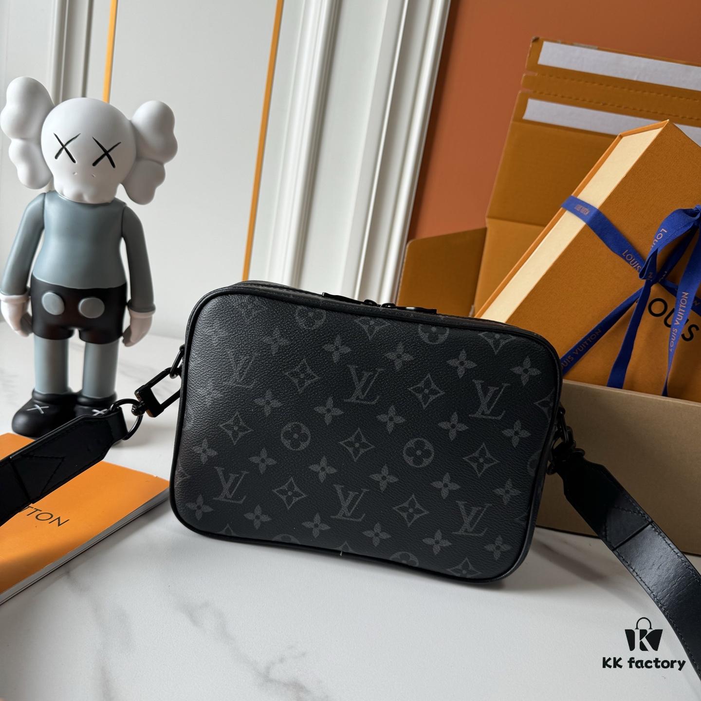 Upgraded M46795 M23742 Black Floral Embossed Men's Latest Steamer Messenger Bag