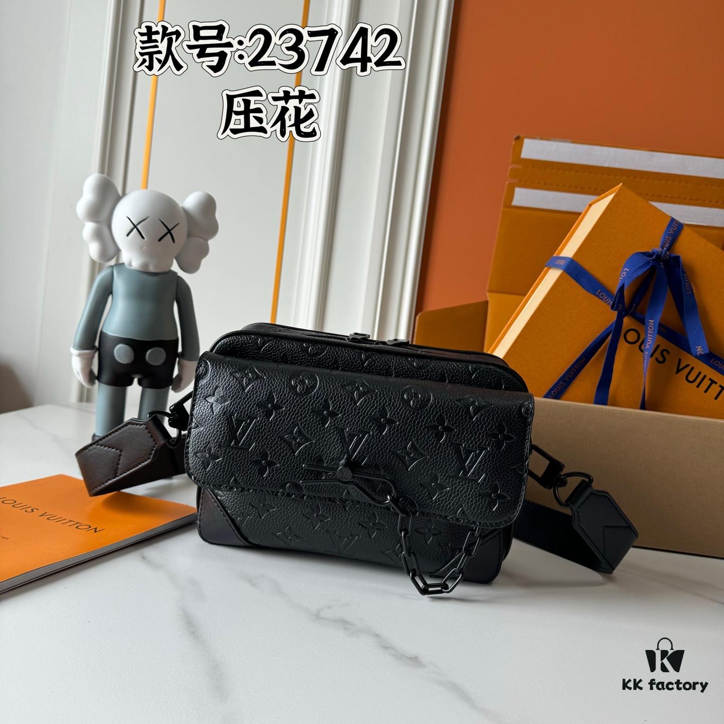 Upgraded Version M46795 M23742 Black Flower Embossed Men's Latest Collection Steamer Messenger Bag