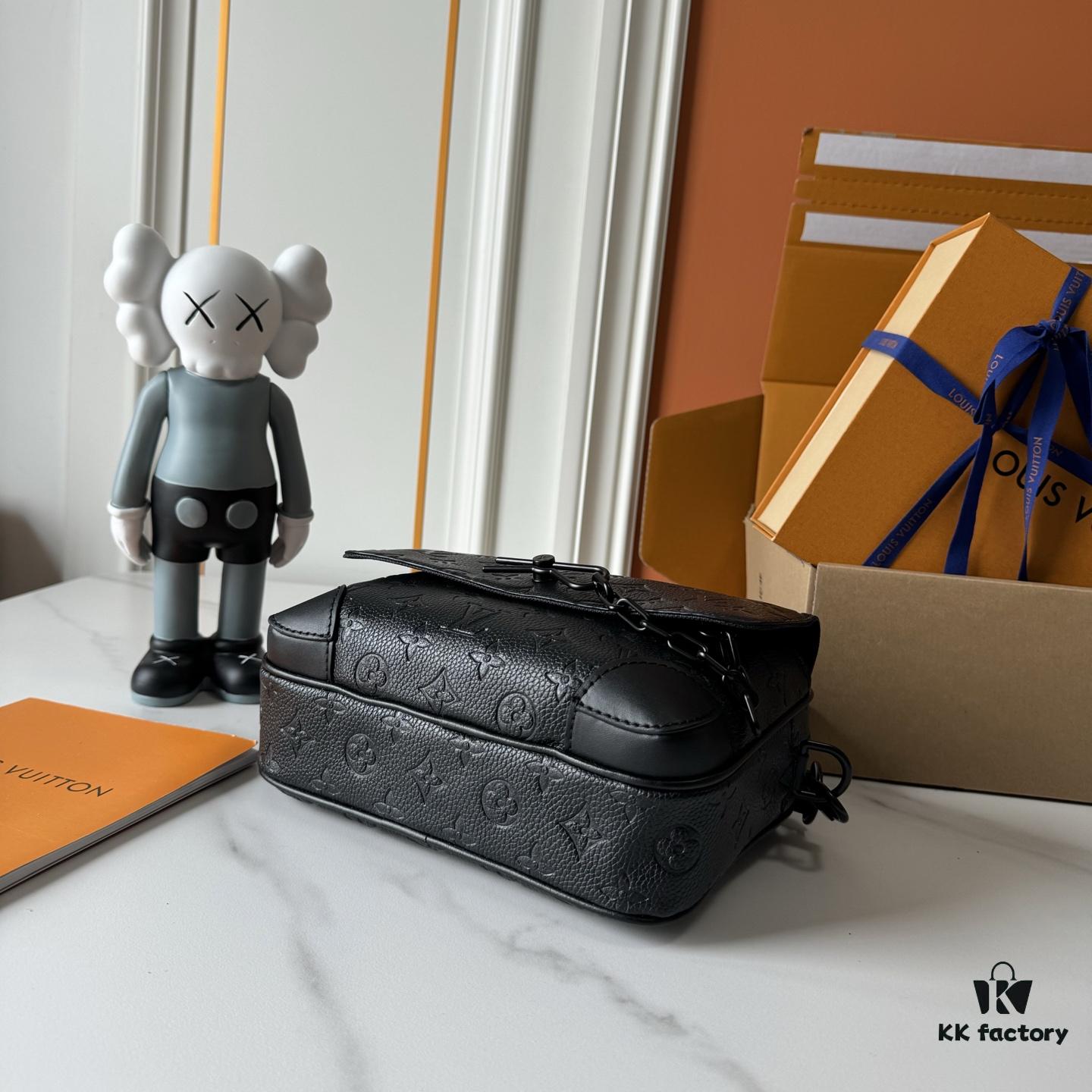 Upgraded Version M46795 M23742 Black Flower Embossed Men's Latest Collection Steamer Messenger Bag