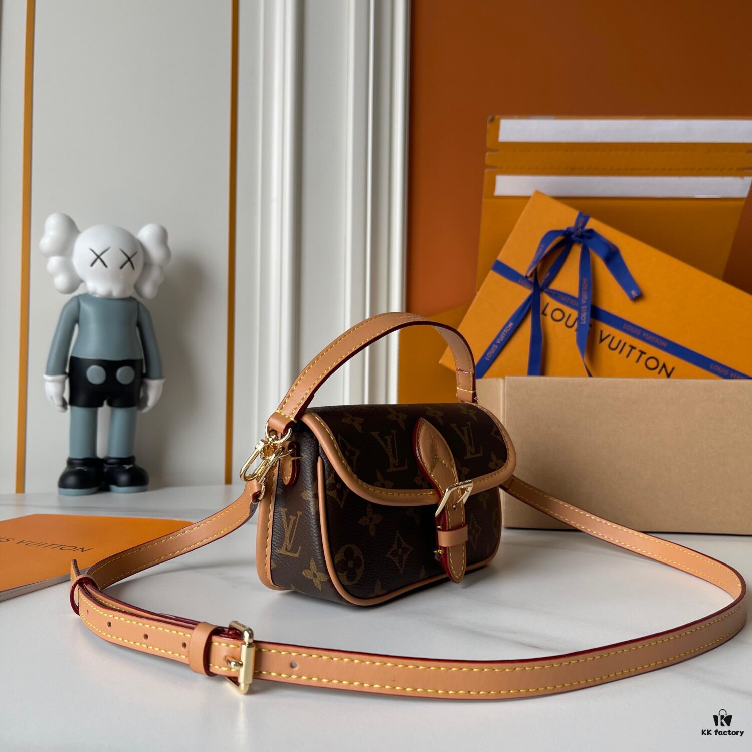 Upgraded Version [Real Photo, Own Background] (Quality Comparison) M14194 M83566 M83300 M45985 M83298 Baguette Bag Series, Details to Follow. White Tricolor