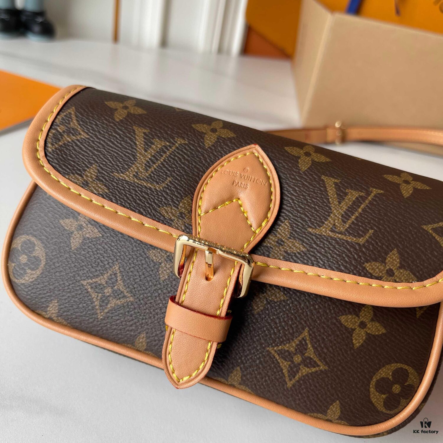 Upgraded Version [Real Photo, Own Background] (Quality Comparison) M14194 M83566 M83300 M45985 M83298 Baguette Bag Series, Details to Follow. White Tricolor