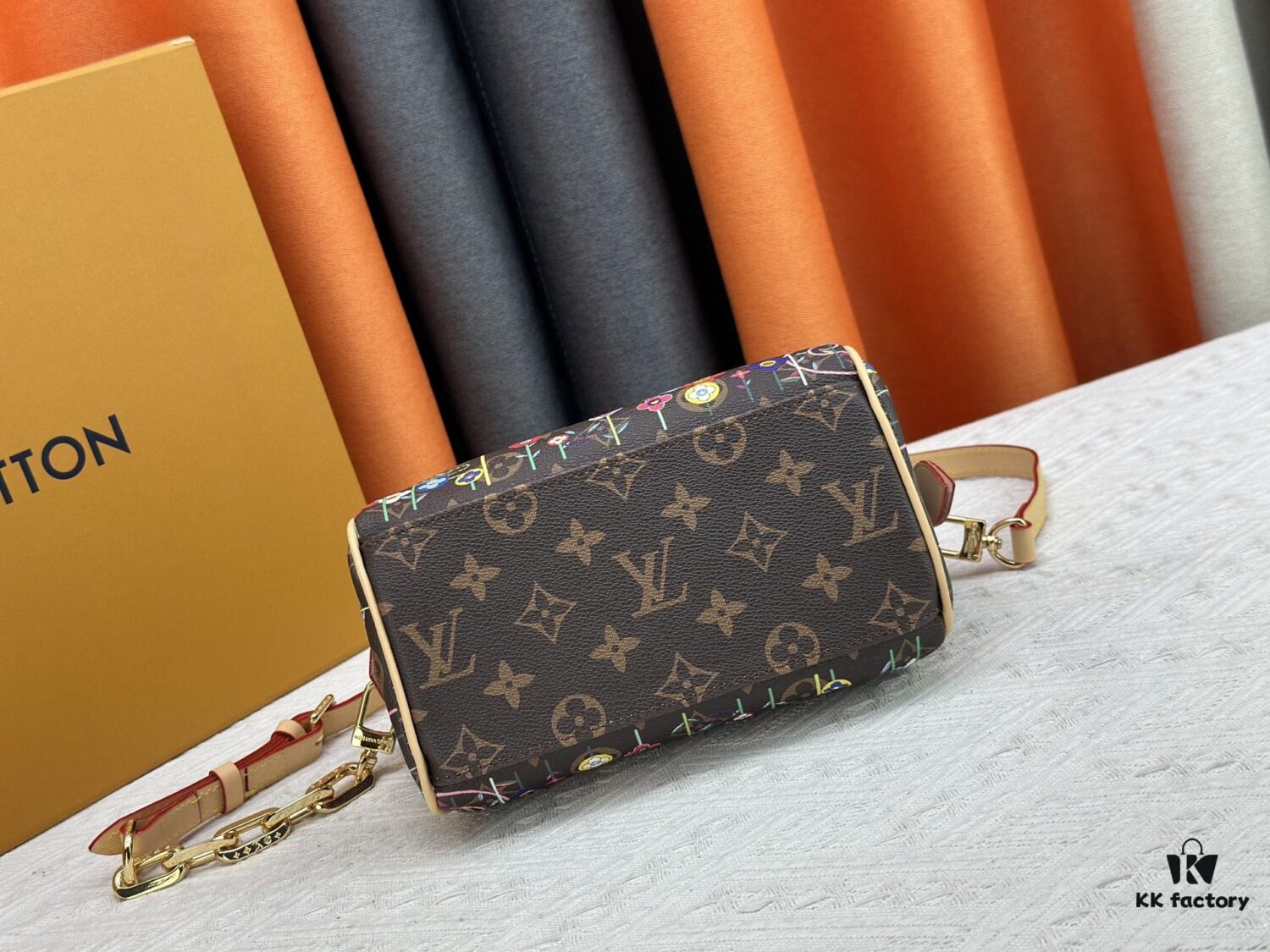 M45957.M58953 Color-Changing Yellow Leather