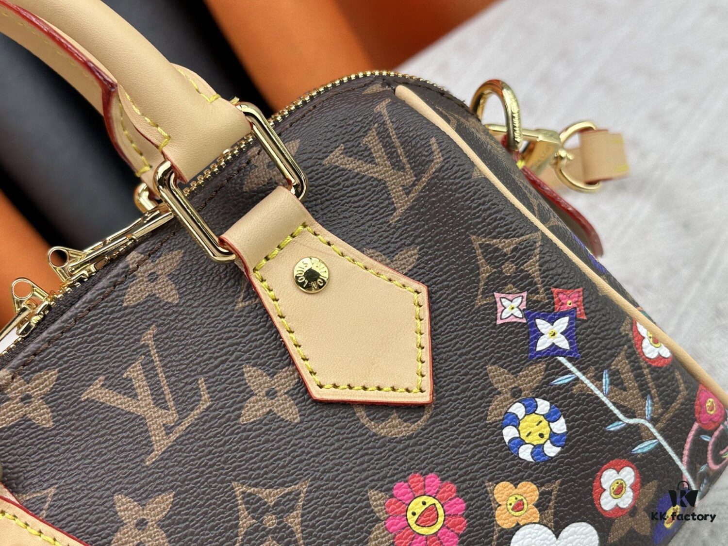 M45957.M58953 Color-Changing Yellow Leather