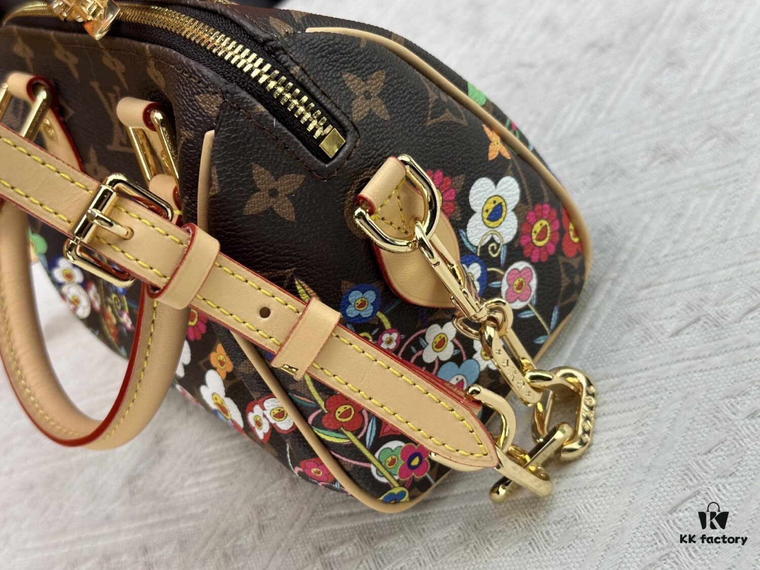 M45957.M58953 Color-Changing Yellow Leather