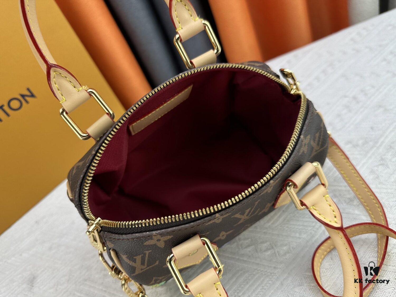 M45957.M58953 Color-Changing Yellow Leather