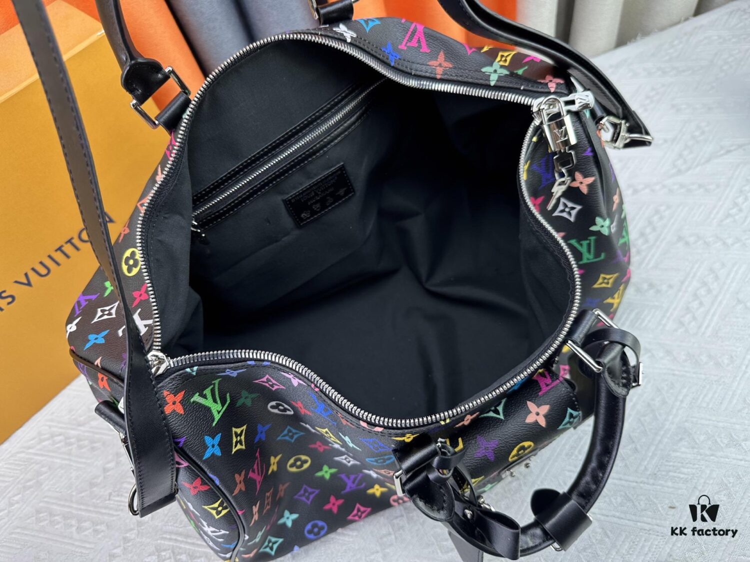 M13742 Multicolor White and Black Travel Bag New Arrival LV x TM KEEPALL BANDOULIÈRE 45