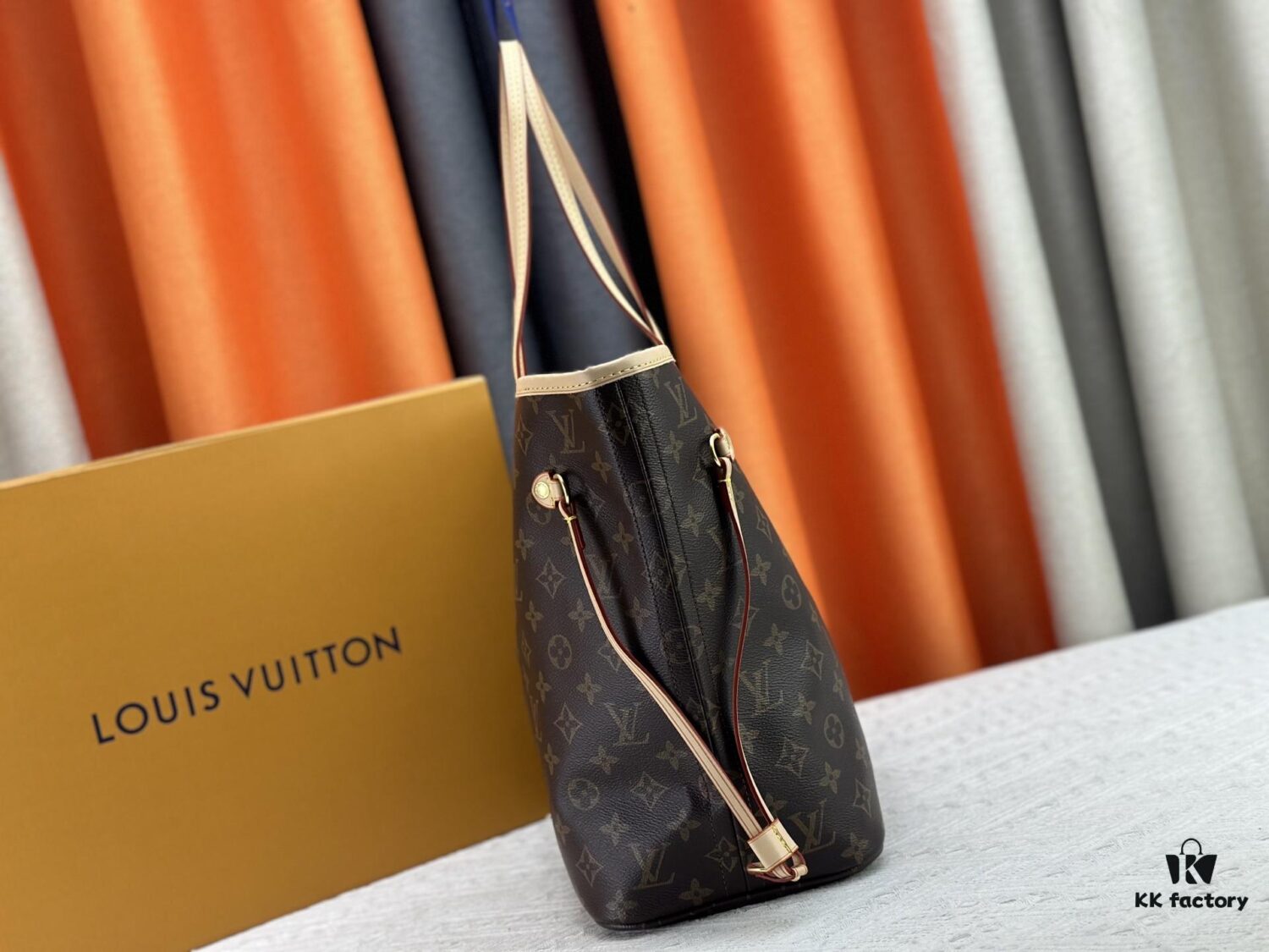 Upgraded Original M13675 M13271 M40995 This Medium Neverfull Bag from the Louis Vuitton x Takashi Murakami Re-Edition Collection