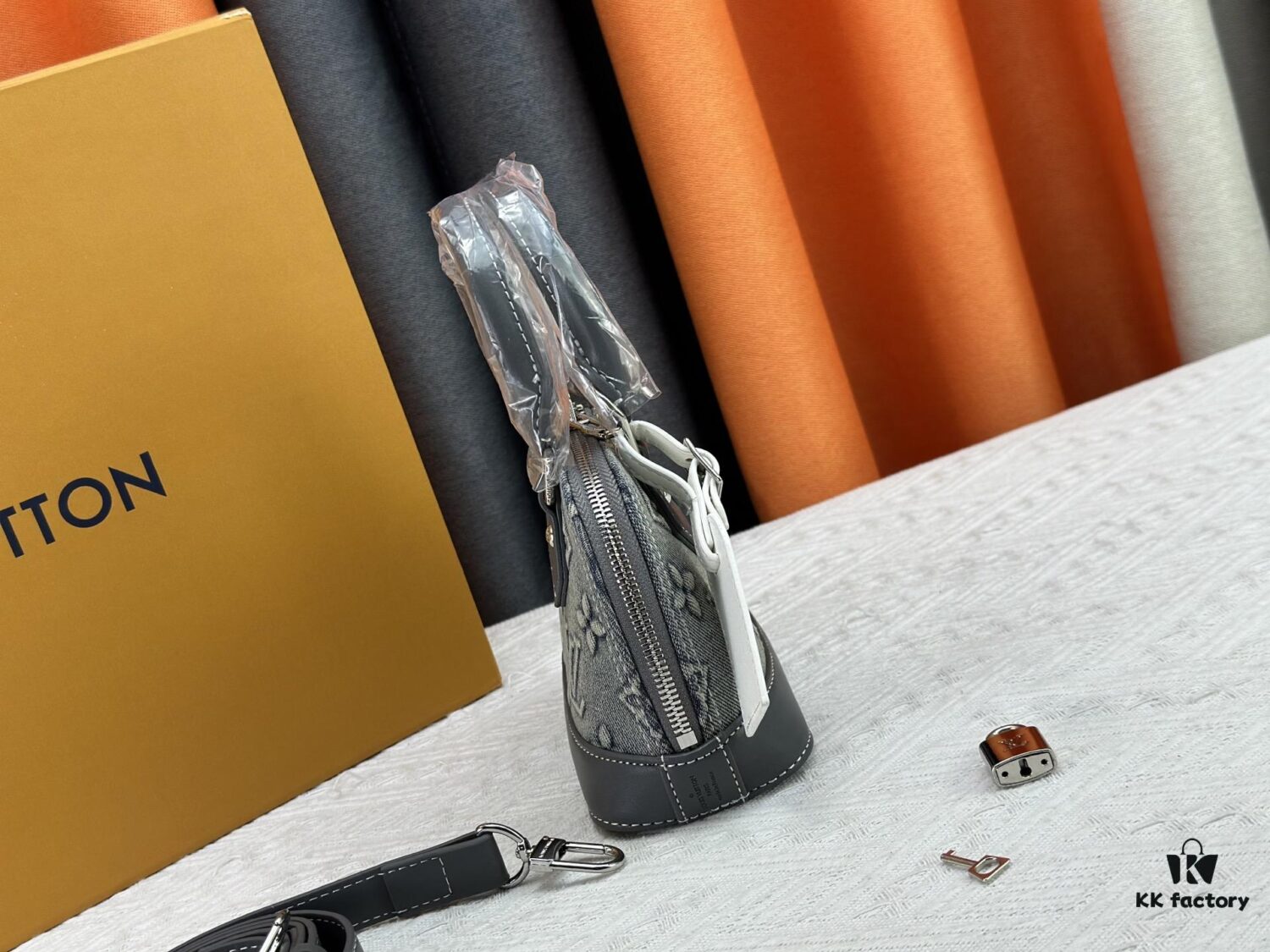 Upgraded Original Embossed Denim [Alma Nano Shell Handbag] M82717 Mini Shell Bag Series New Launch Nano Alma Bag