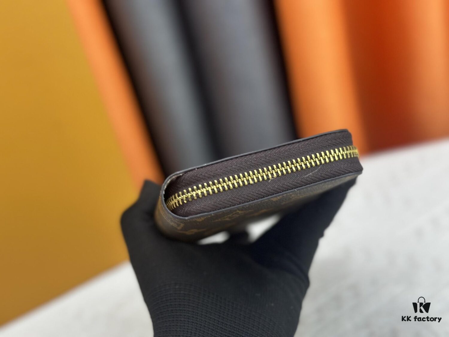 Wallet M60017 Umbrella M80857 M81544 This collectible multicolored zip-around wallet is crafted from Monogram canvas from the Vivienne Holidays 2022 collection, featuring an exquisite print of Louis Vuitton's mascot Vivienne standing in front of the brand's avant-garde Tokyo boutique with Japan's iconic Mount Fuji in the background. This vibrant high-end wallet serves as an invitation to journey and makes a perfect gift.