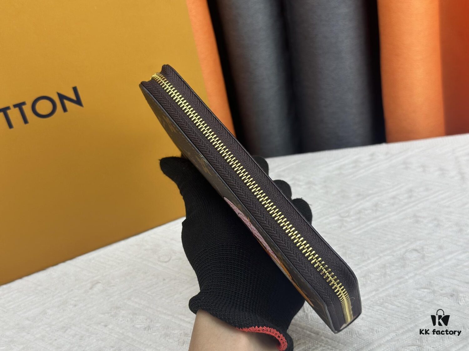 Wallet M60017 Umbrella M80857 M81544 This collectible multicolored zip-around wallet is crafted from Monogram canvas from the Vivienne Holidays 2022 collection, featuring an exquisite print of Louis Vuitton's mascot Vivienne standing in front of the brand's avant-garde Tokyo boutique with Japan's iconic Mount Fuji in the background. This vibrant high-end wallet serves as an invitation to journey and makes a perfect gift.