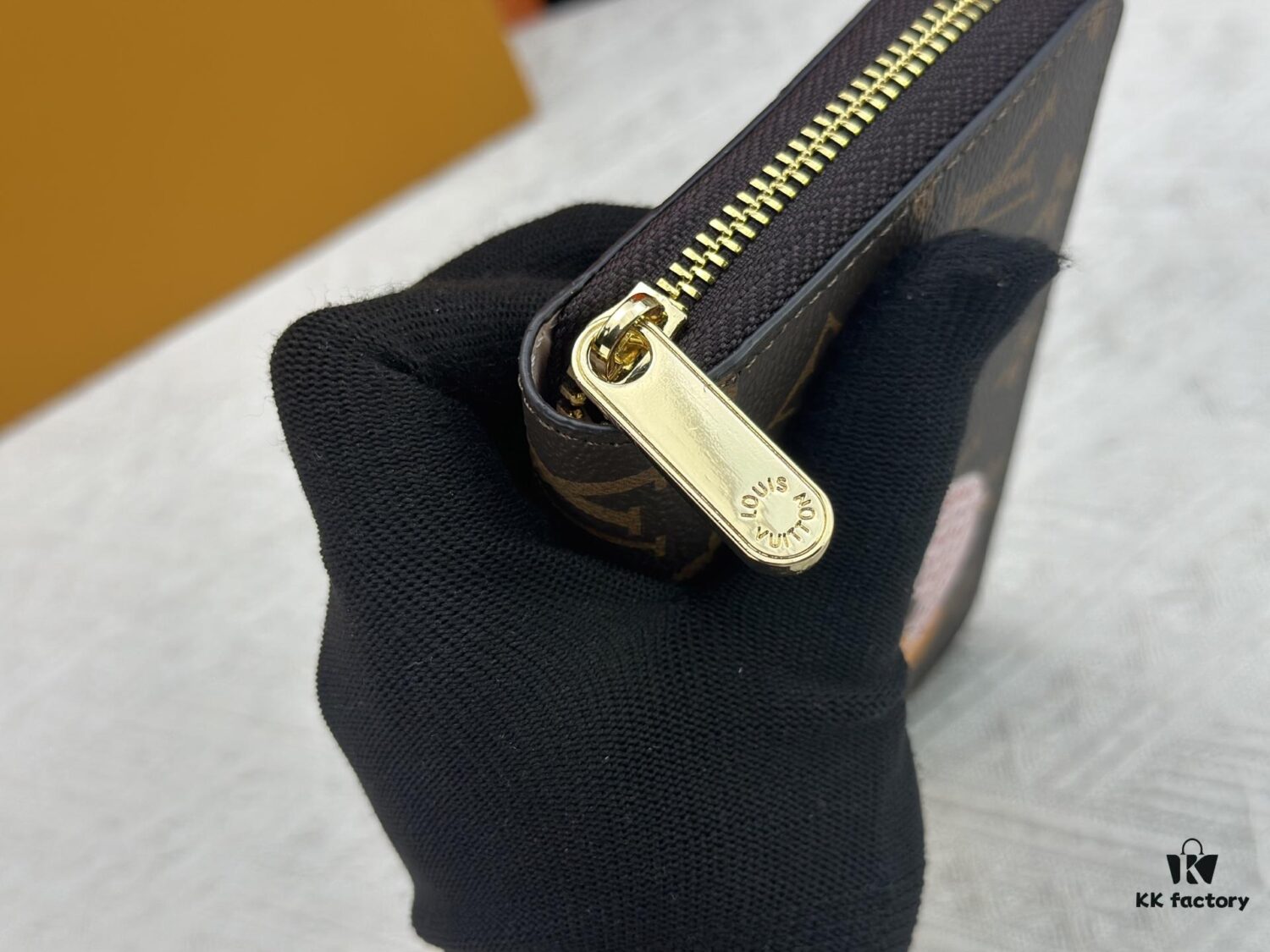 Wallet M60017 Umbrella M80857 M81544 This collectible multicolored zip-around wallet is crafted from Monogram canvas from the Vivienne Holidays 2022 collection, featuring an exquisite print of Louis Vuitton's mascot Vivienne standing in front of the brand's avant-garde Tokyo boutique with Japan's iconic Mount Fuji in the background. This vibrant high-end wallet serves as an invitation to journey and makes a perfect gift.