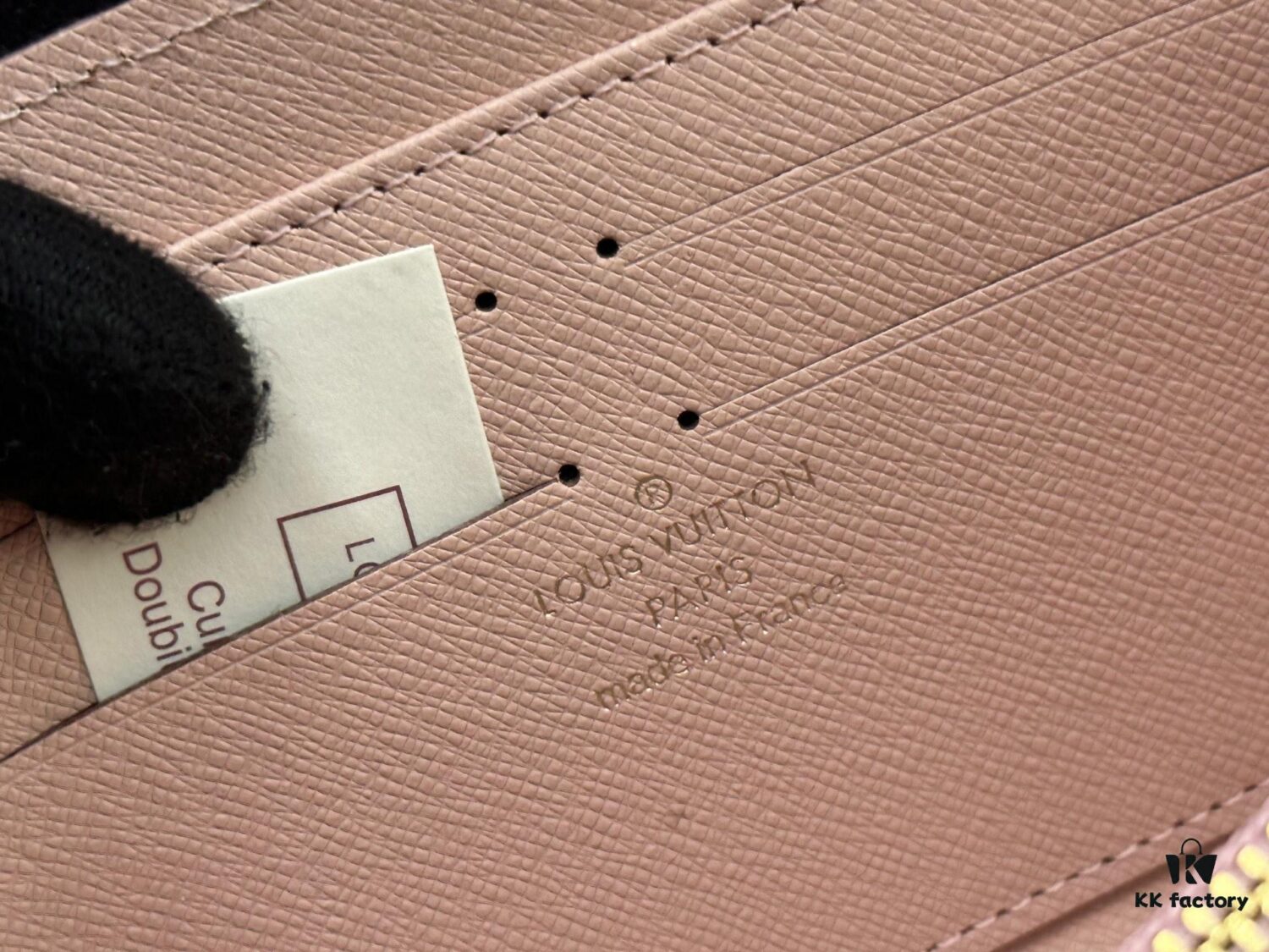 Wallet M60017 Umbrella M80857 M81544 This collectible multicolored zip-around wallet is crafted from Monogram canvas from the Vivienne Holidays 2022 collection, featuring an exquisite print of Louis Vuitton's mascot Vivienne standing in front of the brand's avant-garde Tokyo boutique with Japan's iconic Mount Fuji in the background. This vibrant high-end wallet serves as an invitation to journey and makes a perfect gift.