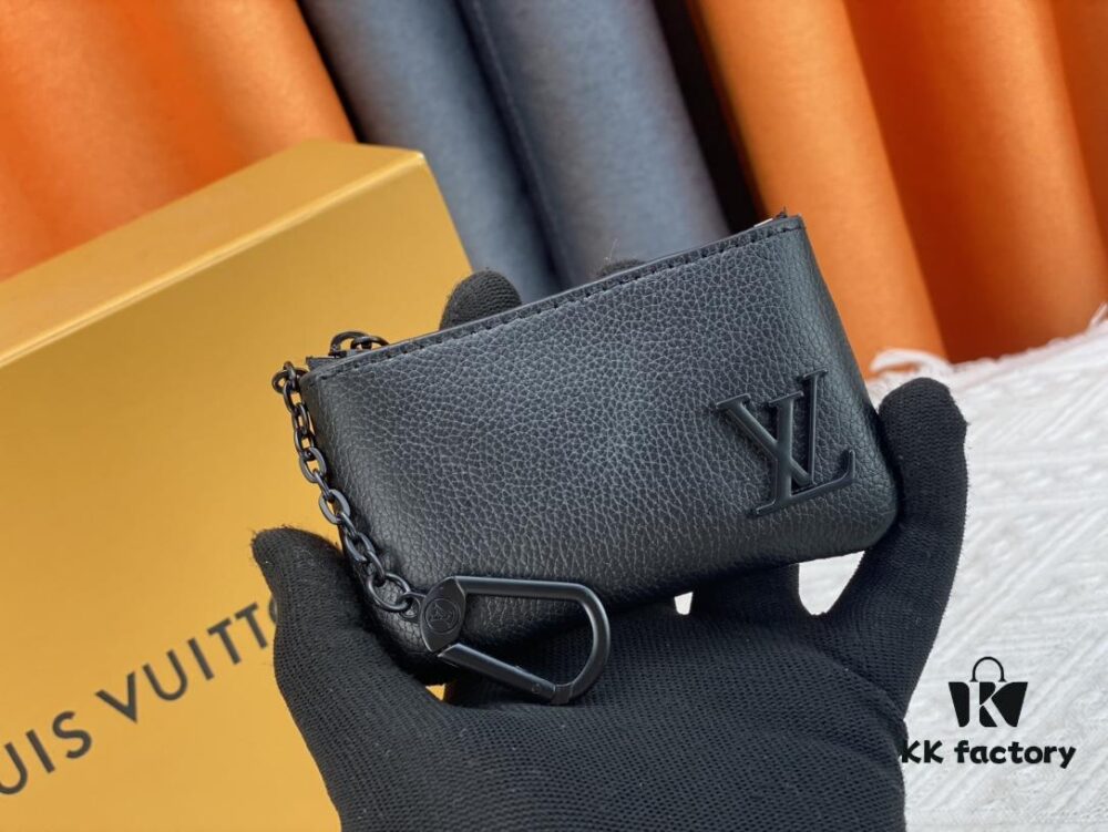 Wallet Top Original [Real Photo, Self Background] This Damier Canvas Small Leather Pouch Can Hold Coins and Keys, Easily Fits into Handbags or Clothing Pockets. Key Ring and Hook Can Be Attached to the D-Rings Found on Most Louis Vuitton Bags. Zipper Closure, Made of Damier Canvas and Embossed Calfskin with Shiny Gold-Tone Metal Accents. Model No. 62650, Dimensions: 12x7cm