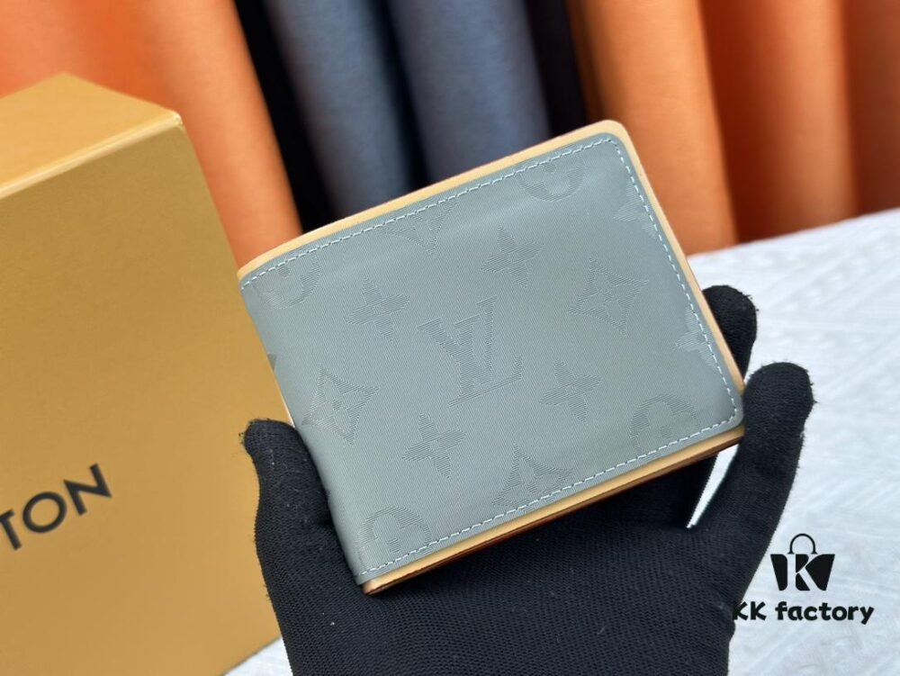 Wallet Model: N60895 M63297 Louis Vuitton Classic Brazza Wallet