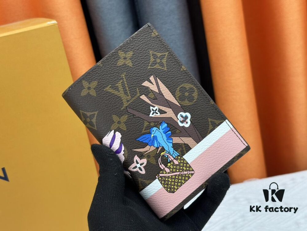 Wallet M60410 Monogram Bird 👏👏 Vivienne Holidays 2022 Collection Passport Holder Celebrating Louis Vuitton's Travel Spirit