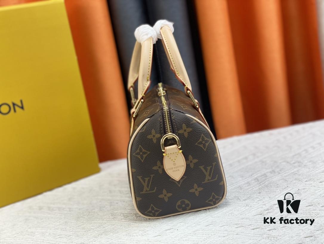 M46222.M46234.M45957.M45948 Vintage The Speedy Bandoulière 20 handbag features the Monogram canvas, cowhide leather trim, and textile lining, continuing the classic Louis Vuitton Speedy travel bag design in a compact size, complete with rolled leather handles and a detachable, adjustable textile shoulder strap accented with signature woven branding details.