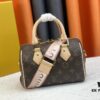 M46222.M46234.M45957.M45948 Vintage The Speedy Bandoulière 20 handbag features the Monogram canvas, cowhide leather trim, and textile lining, continuing the classic Louis Vuitton Speedy travel bag design in a compact size, complete with rolled leather handles and a detachable, adjustable textile shoulder strap accented with signature woven branding details.