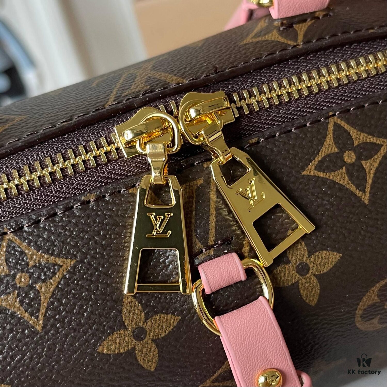 Upgraded Version 160... Premium Quality Original Edition 🦋🦋 M45571 Black / M45531 Pink M56319 M45392 M56319 Petite Malle Souple Handbag