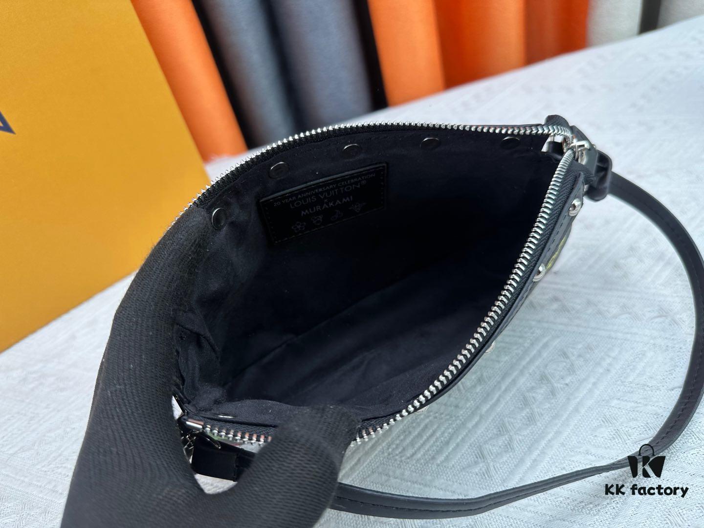 M13404 M13663 Black Color White Color This Pochette Accessoires handbag is crafted from coated canvas featuring a vibrant Monogram pattern, showcasing the dynamic collaboration between Louis Vuitton and Takashi Murakami. Trimmed with cowhide leather and accented with striking metal hardware, it highlights meticulous craftsmanship. The detachable shoulder strap and chain allow for versatile carrying options. Dimensions: 22x13x4cm