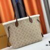 Lambswool, M40995 Medium Shopping Bag 💋💋 Louis Vuitton New Neverfull Redefines the Classic Handbag