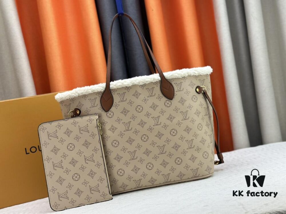 Lambswool, M40995 Medium Shopping Bag 💋💋 Louis Vuitton New Neverfull Redefines the Classic Handbag