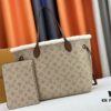 Lambswool, M40995 Medium Shopping Bag 💋💋 Louis Vuitton New Neverfull Redefines the Classic Handbag