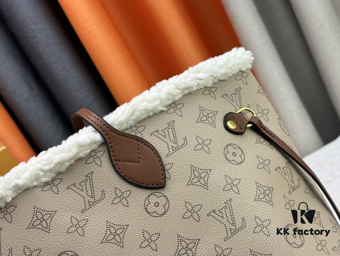 Lambswool, M40995 Medium Shopping Bag 💋💋 Louis Vuitton New Neverfull Redefines the Classic Handbag