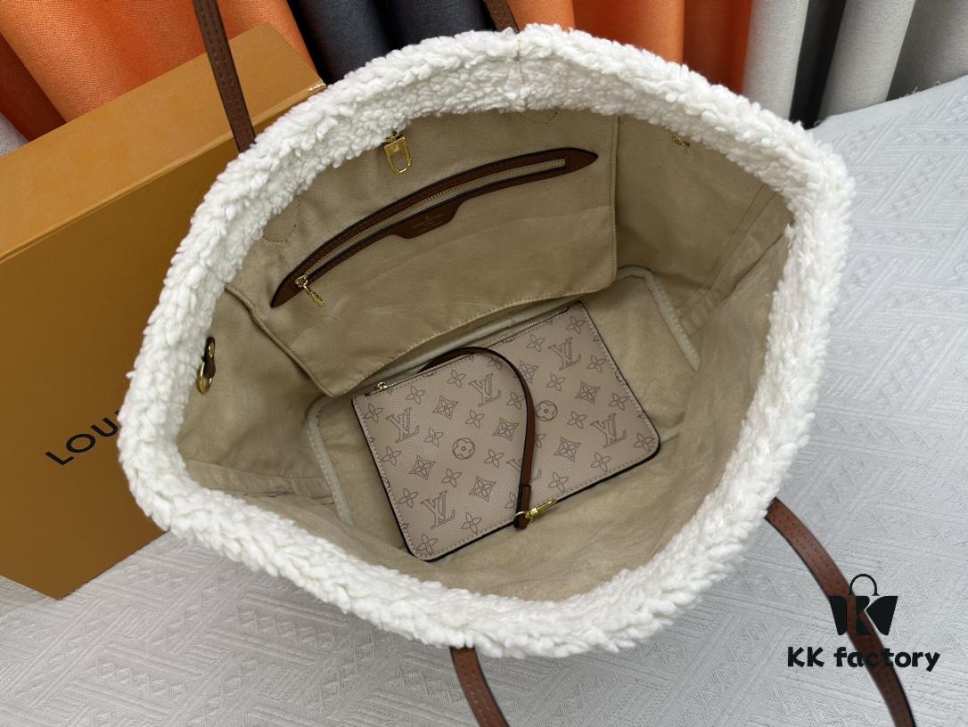 Lambswool, M40995 Medium Shopping Bag 💋💋 Louis Vuitton New Neverfull Redefines the Classic Handbag