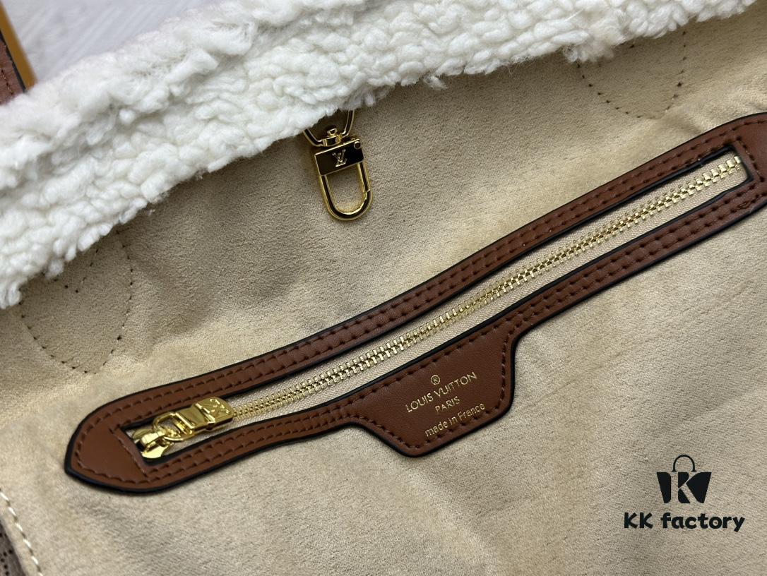 Lambswool, M40995 Medium Shopping Bag 💋💋 Louis Vuitton New Neverfull Redefines the Classic Handbag