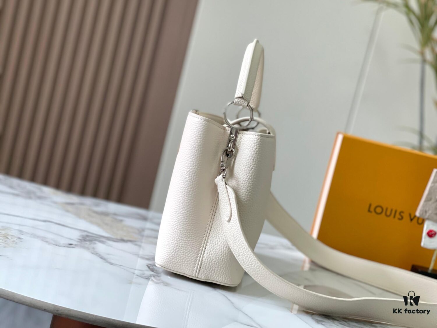 Upgraded Version M21756 LV x YK Capucines Medium Handbag