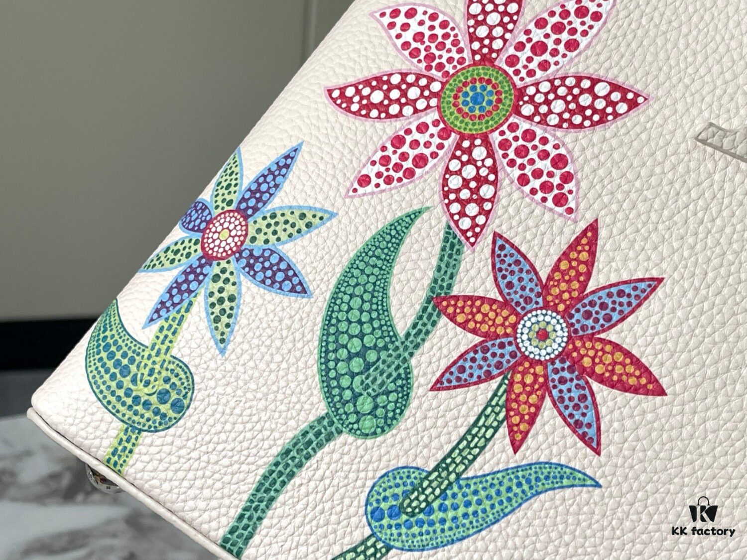 Upgraded Version M21756 LV x YK Capucines Medium Handbag