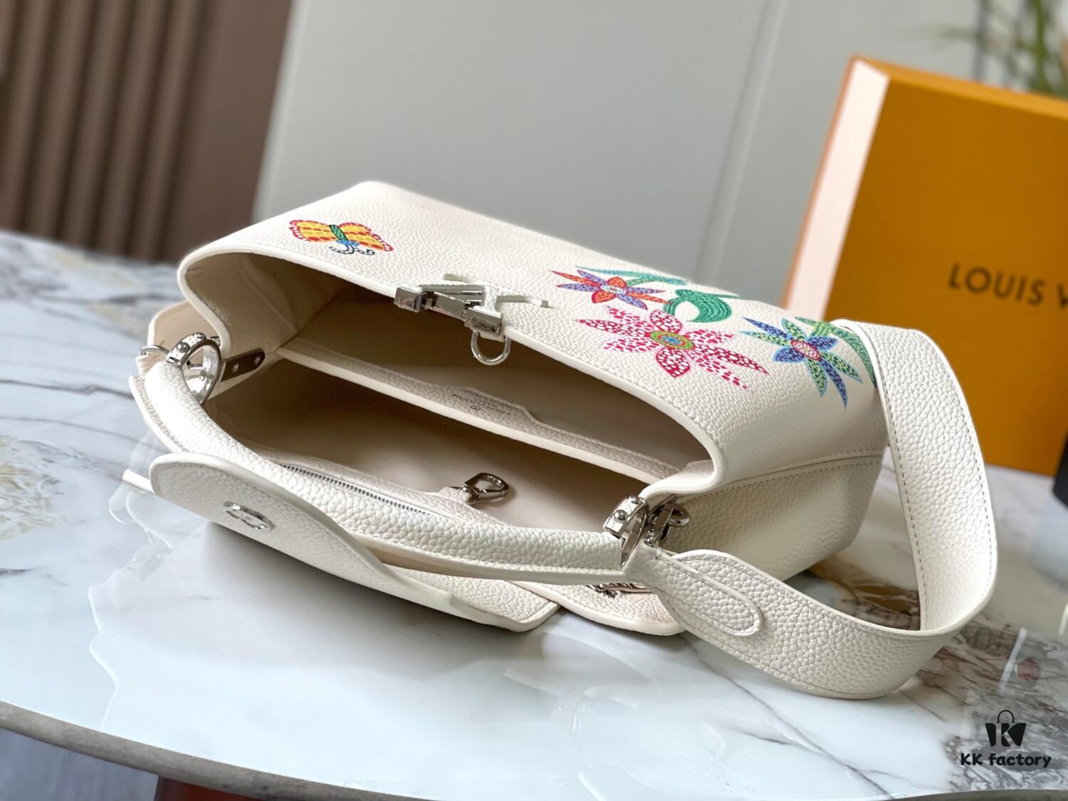 Upgraded Version M21756 LV x YK Capucines Medium Handbag