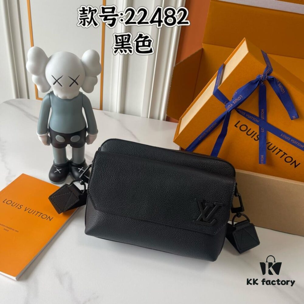 Upgraded 190 M22482 M22611 Latest Fastline Messenger Bag in Soft Cowhide Leather