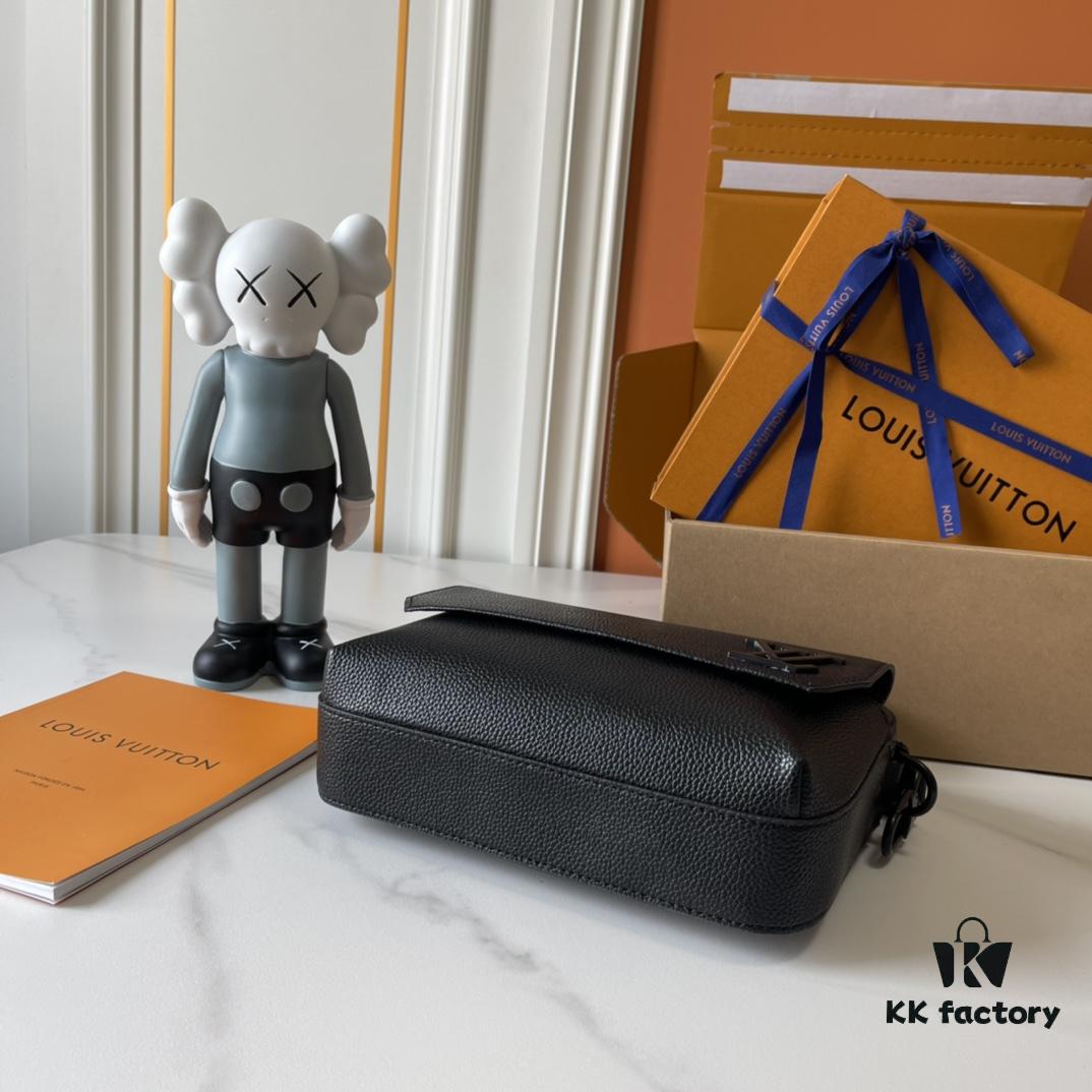 Upgraded 190 M22482 M22611 Latest Fastline Messenger Bag in Soft Cowhide Leather