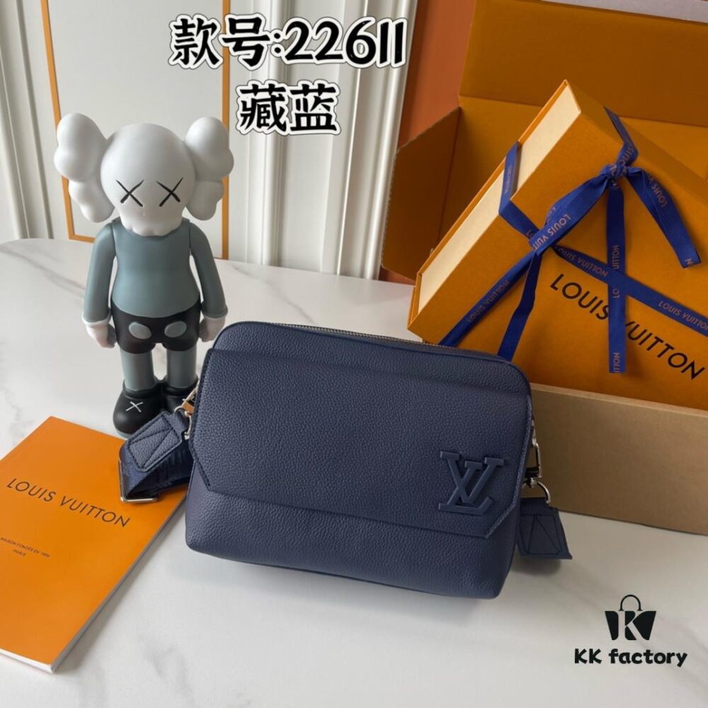 Upgraded 190 M22482 M22611 Latest Fastline Messenger Bag in Soft Cowhide Leather