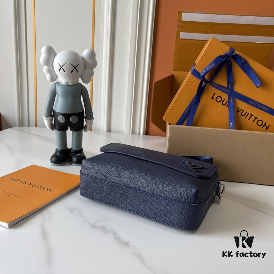 Upgraded 190 M22482 M22611 Latest Fastline Messenger Bag in Soft Cowhide Leather