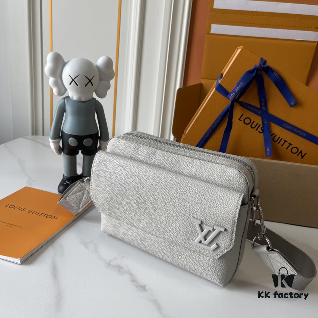 Upgraded 190 M22482 M22611 Latest Fastline Messenger Bag in Soft Cowhide Leather