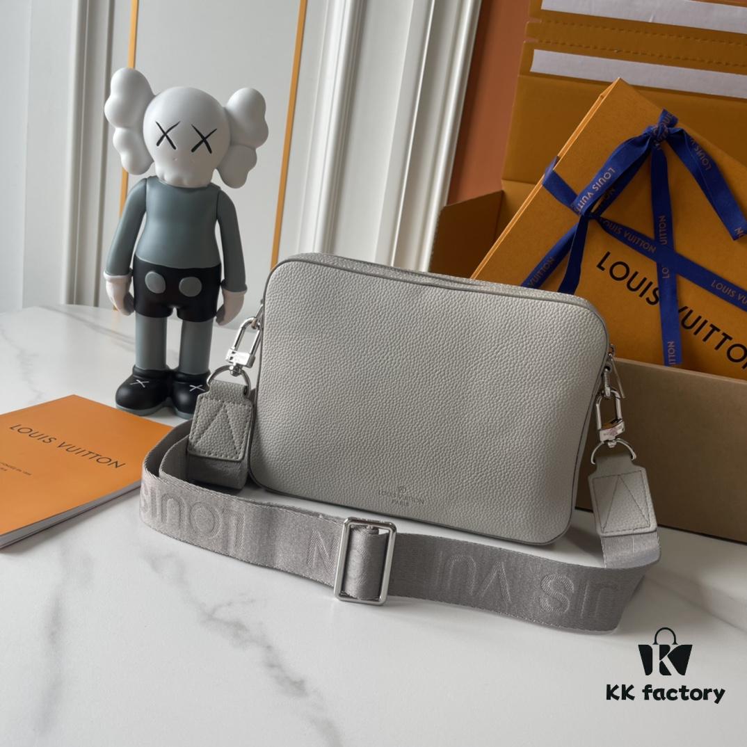 Upgraded 190 M22482 M22611 Latest Fastline Messenger Bag in Soft Cowhide Leather