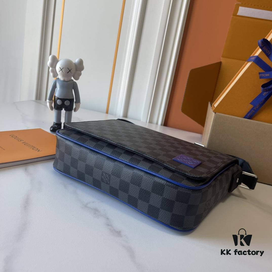 Upgraded Version 180 M00085 M46255 M42710 M11593 Latest Model Hega Blue Hardware DISTRICT Small Messenger Bag