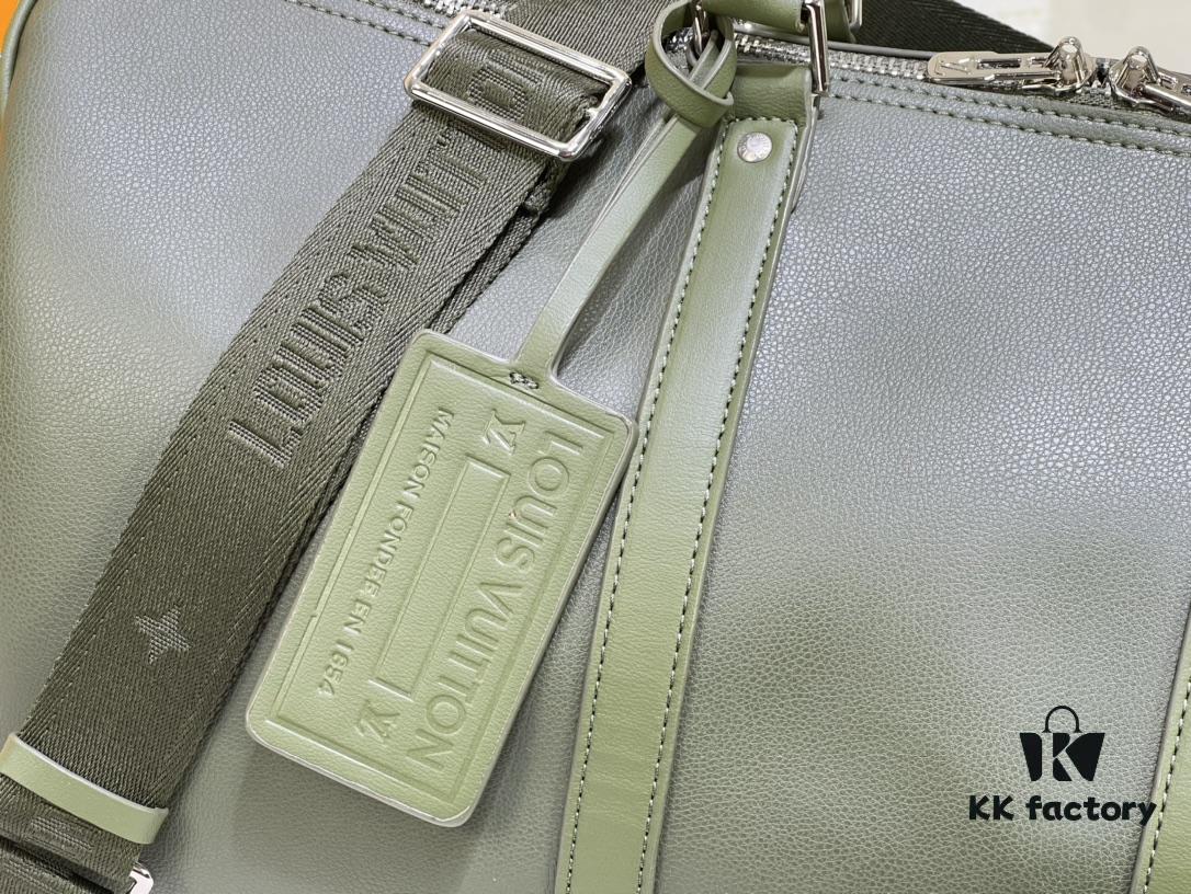 This Keepall travel bag is crafted from LV Aerogram cowhide leather, showcasing a classic silhouette that highlights Louis Vuitton's exceptional leather craftsmanship. Leather labels and jacquard woven shoulder straps pay tribute to the brand's travel heritage, while the carry-on size makes it ideal for weekend getaways.