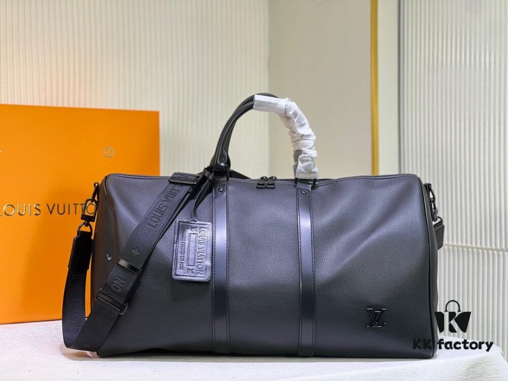 6930729b6e68136f4d9a5dab This Keepall travel bag is crafted from LV Aerogram cowhide leather, showcasing the iconic silhouette and Louis Vuitton's exceptional leather craftsmanship. The leather label and jacquard shoulder strap pay tribute to the brand's travel heritage, while the carry-on size makes it perfect for weekend getaways.
