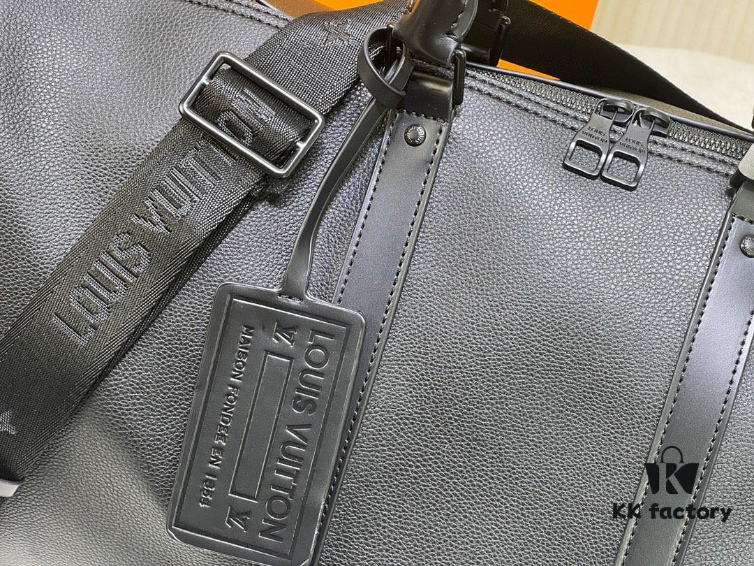 This Keepall travel bag is crafted from LV Aerogram cowhide leather, showcasing the iconic silhouette and Louis Vuitton's exceptional leather craftsmanship. The leather label and jacquard shoulder strap pay tribute to the brand's travel heritage, while the carry-on size makes it perfect for weekend getaways.