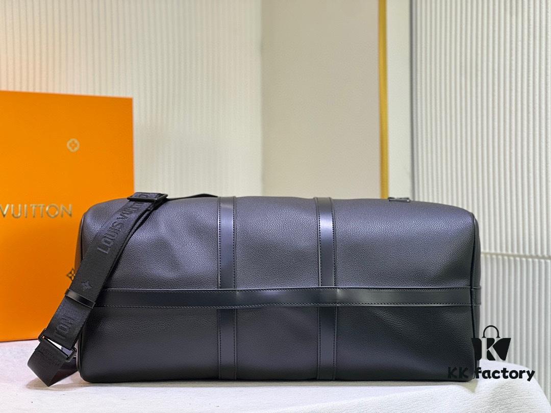 This Keepall travel bag is crafted from LV Aerogram cowhide leather, showcasing the iconic silhouette and Louis Vuitton's exceptional leather craftsmanship. The leather label and jacquard shoulder strap pay tribute to the brand's travel heritage, while the carry-on size makes it perfect for weekend getaways.