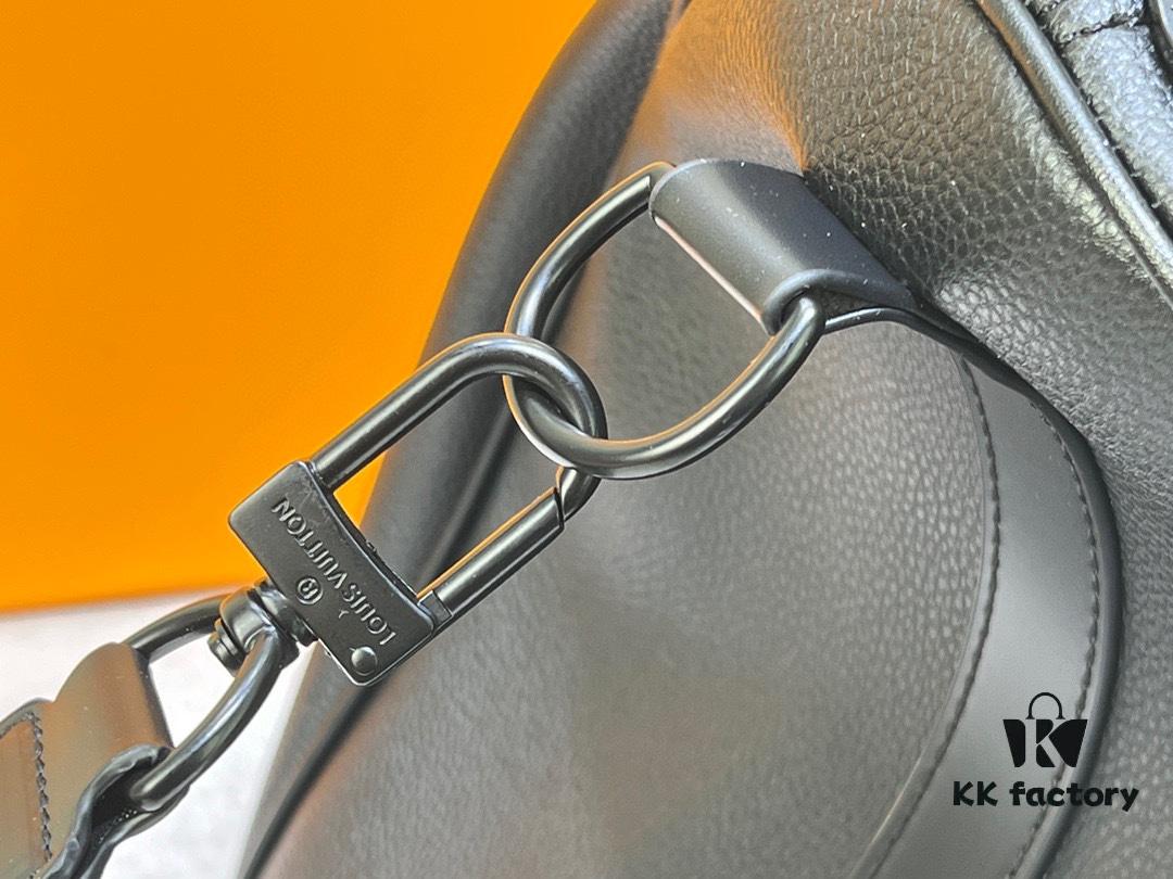 This Keepall travel bag is crafted from LV Aerogram cowhide leather, showcasing the iconic silhouette and Louis Vuitton's exceptional leather craftsmanship. The leather label and jacquard shoulder strap pay tribute to the brand's travel heritage, while the carry-on size makes it perfect for weekend getaways.