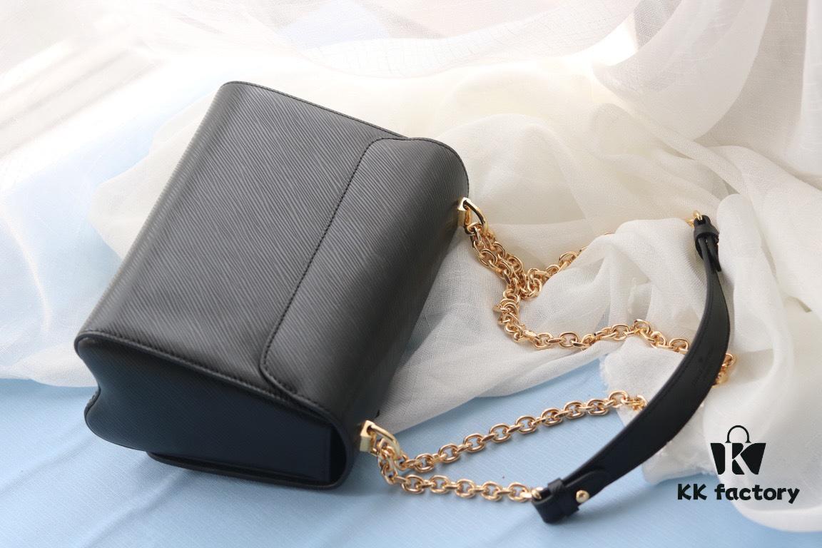 New Arrival [Rose] Top-Quality Authentic Version [Rose]... Even More Beautiful in Real Life [Kiss][Kiss] LV's Hottest Twist Denim Medium Bag Now Available 💃