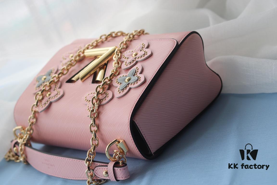 New Arrival [Rose] Top Quality Original Version [Rose]... Even More Beautiful in Real Life [Kiss][Kiss] LV's Hottest Twist Denim Medium Bag Now Available 💃