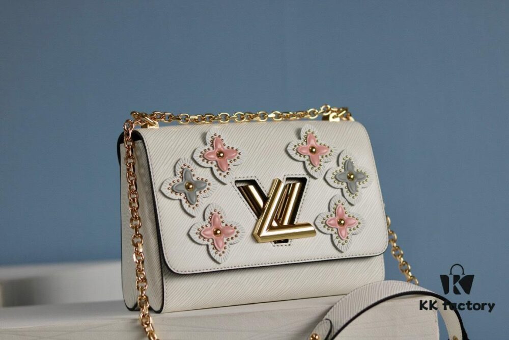 New Arrival [Rose] Top Quality Original Version [Rose]... Even More Beautiful in Real Life [Kiss][Kiss] LV's Hottest Twist Denim Medium Bag Released 💃 Flower Tinsel Design from Louis Vuitton Haute Collection, Model No. 50313, 50280, 50282 (Large Size), Compare and Choose the Genuine One with Internal Code: 0088 [Sun][Sun]