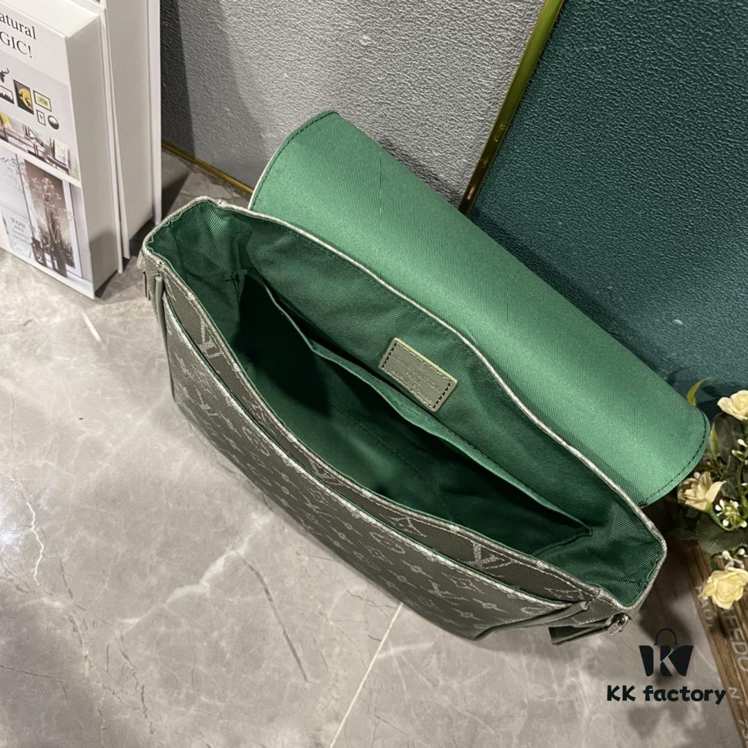 Upgraded Version 180 M11593 M46255 Gradient Green Gradient Blue Exclusive Men's Free Shipping Crossbody Bag District Mini Crossbody Bag